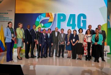 Group photo at P4G summit.